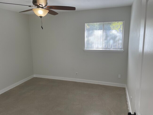 Building Photo - 6803 Mini Cir