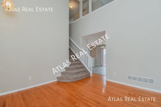 Foto del edificio - Coming soon! Stunning Mountain Views! 3 Be...