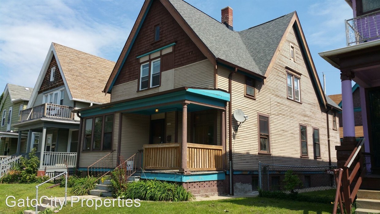 Primary Photo - 2846 N Holton St