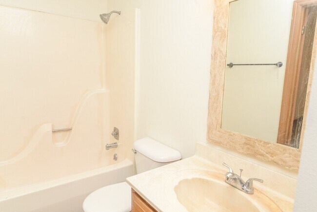 Foto del edificio - 2203 Weathered Rock Rd