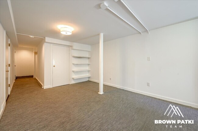 Building Photo - 33 Ford St