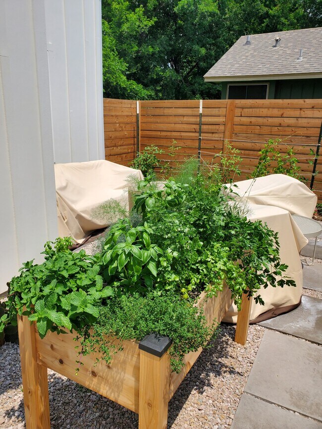 Foto del edificio - 6016 Fairway St