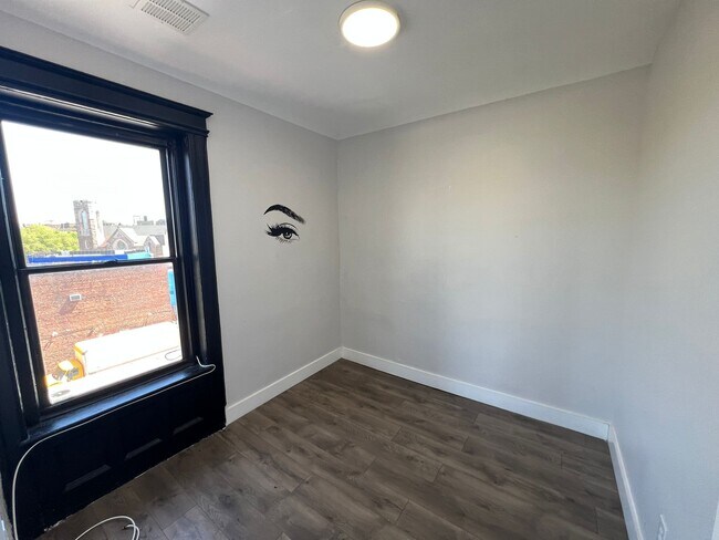 26 Elizabeth Ave Unit 14 - 30 Elizabeth Ave