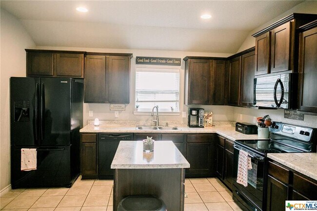 Foto del edificio - 2525 Elk Creek St