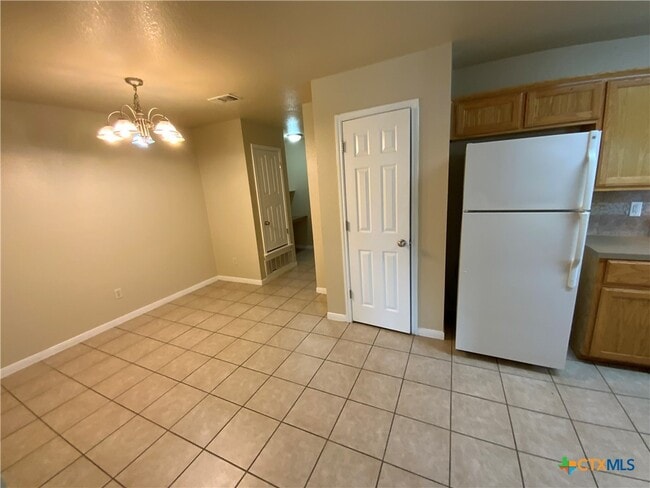 Building Photo - 1001 Leah Dr