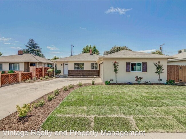 Building Photo - 3 br, 1 bath House - 1600 W. Locust St.