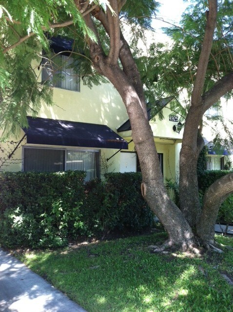 Foto principal - 4925 Coldwater Canyon Ave
