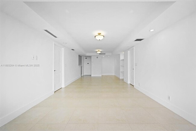 Building Photo - 20301 W Country Club Dr