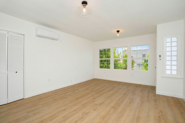 Foto del interior - 2053-2067 N. Argyle Ave