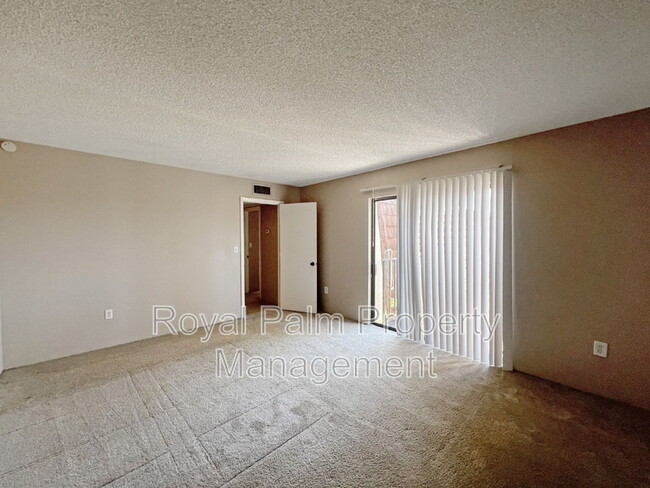 Building Photo - 5241 Cedarbend Dr
