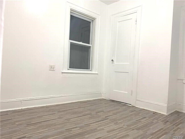 Building Photo - 162-28-162-75 75th Ave