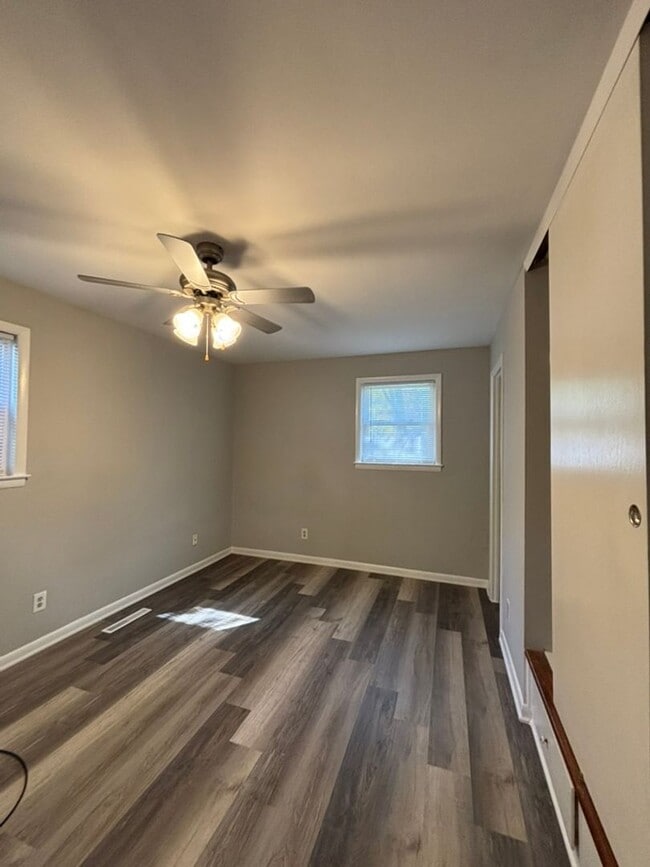 Foto del edificio - 3-Bedroom Ranch with New Floors, Backyard,...