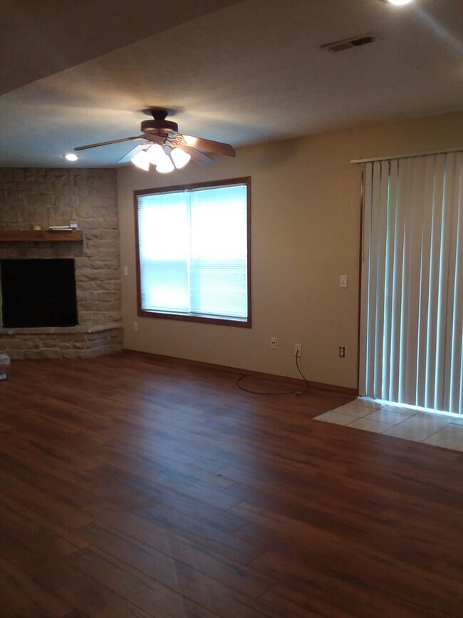Foto del edificio - 4 Bed 3 Bath house for rent!!