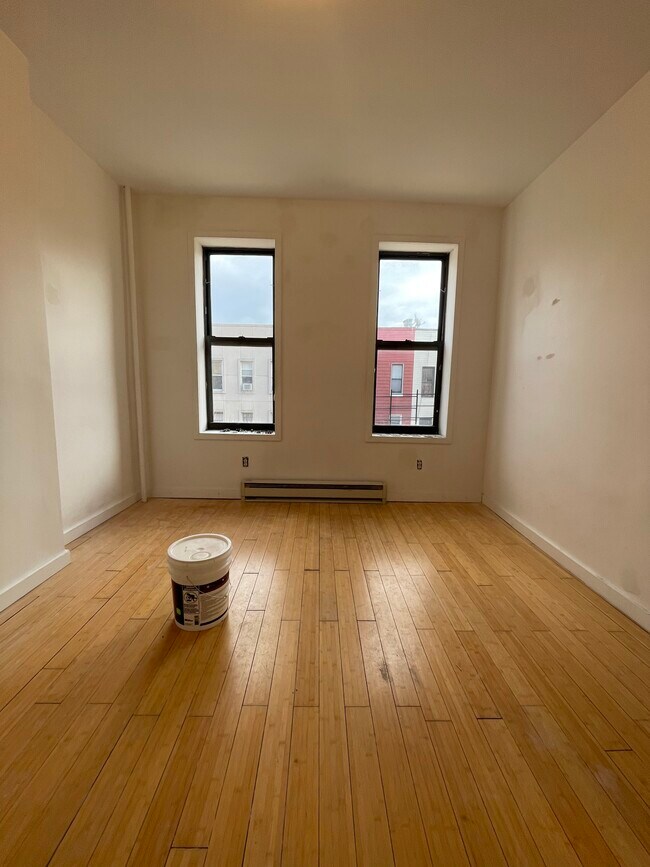 Building Photo - 297 Troutman St