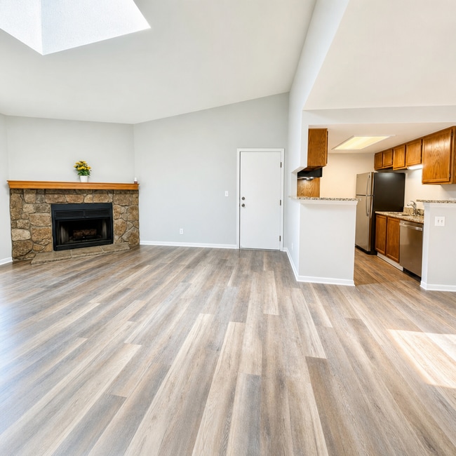 Building Photo - Beautifully Remodeled | 1 Bed · 1 Bath | Pet Friendly
