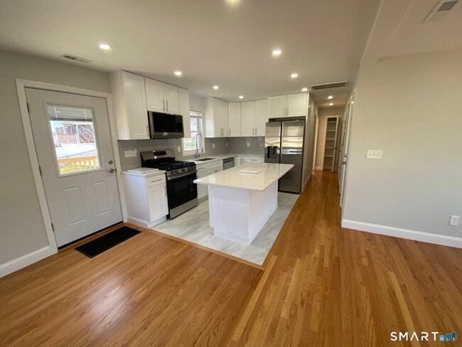 Building Photo - 95 Marcel St