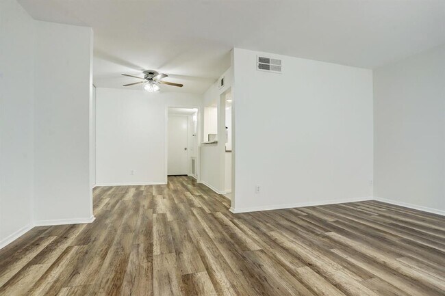 Foto del edificio - 11540 Chimney Rock Rd