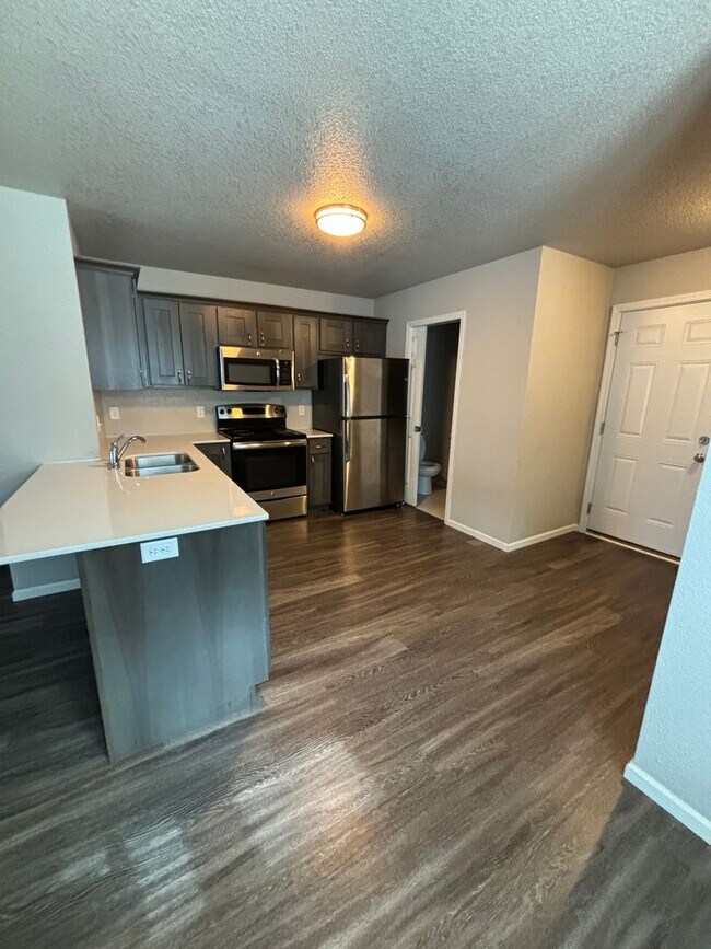 Building Photo - 3 bedroom 3.5 bathroom for Rent!