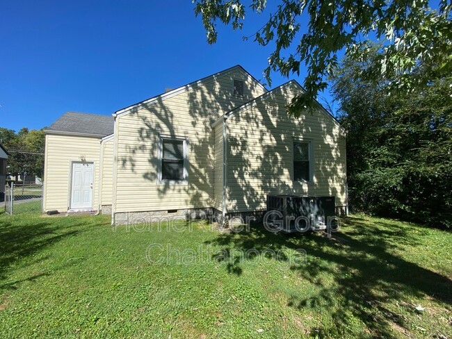 Building Photo - 4608 Montview Dr