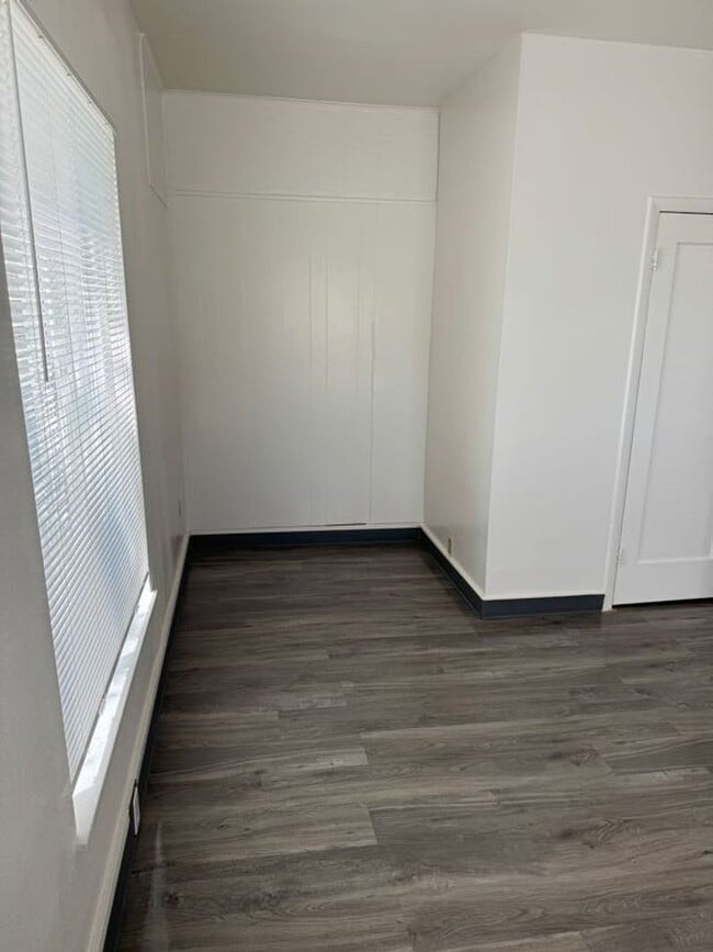 Building Photo - WA271