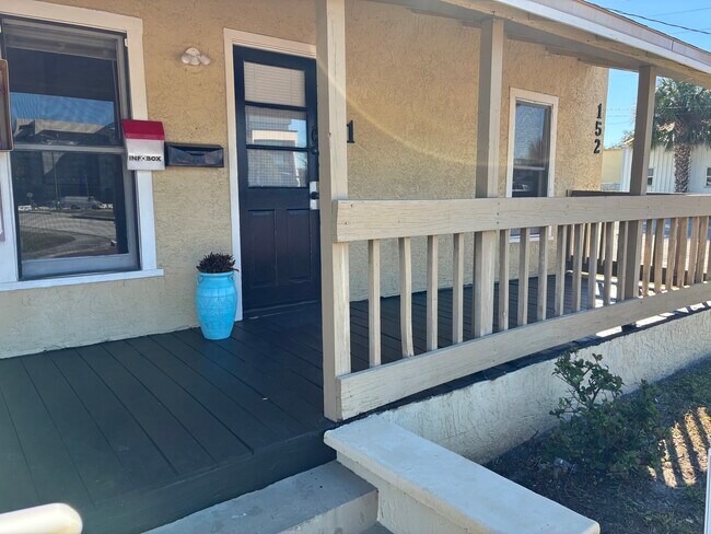 Foto del edificio - 152 3rd St NW