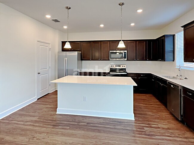 Foto del edificio - 1009 Walden Woods Dr