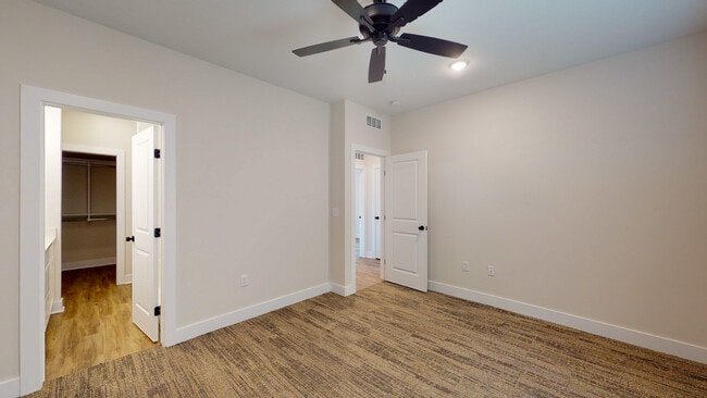 Foto del edificio - 1119 N Broadview Ln