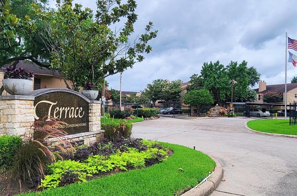 Foto principal - 10555 Turtlewood Ct