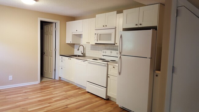 Building Photo - 3112 Pleasant Avenue