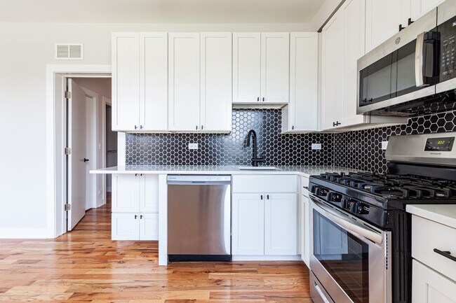 Foto del edificio - 645 W Wrightwood Ave