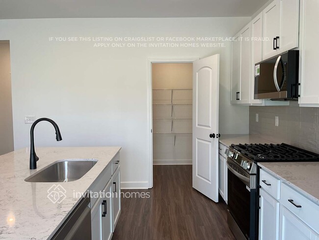 Building Photo - 241 W Millbrook Dr