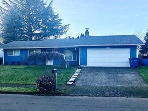 Building Photo - 712 NE 122nd Ave
