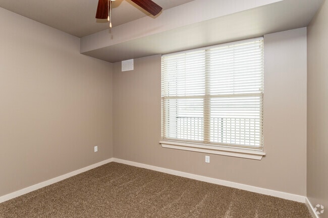 1BR, 1BA - Goldenrod 1 - Shadow Lake Square Apartments