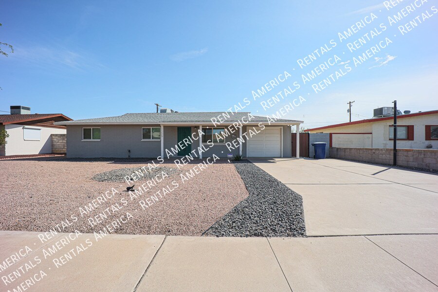 Primary Photo - Beautifully Modernized 3 Bed 2 Bath in Tem...