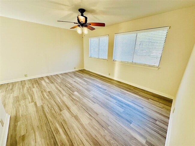 Foto del edificio - 6810 Deatonhill Dr