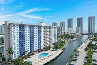 Building Photo - 400 Kings Point Dr