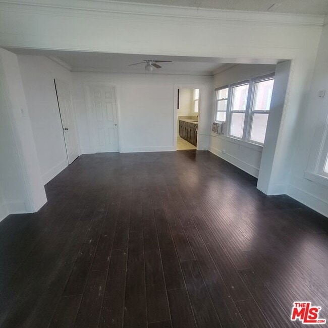 Building Photo - 150 S Kenmore Ave