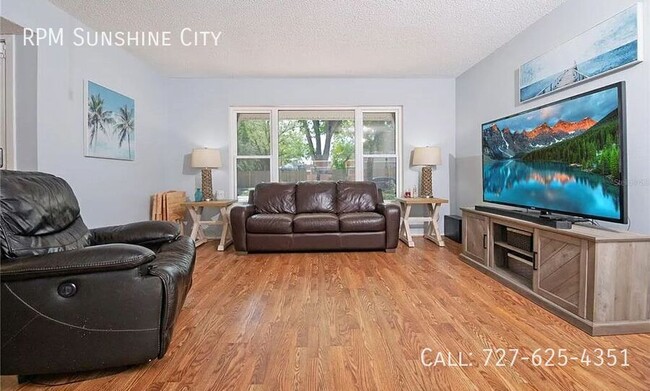 Building Photo - 165 Kendale Dr