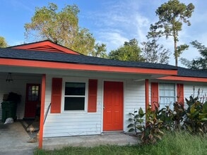Building Photo - 110 Pointe S Dr