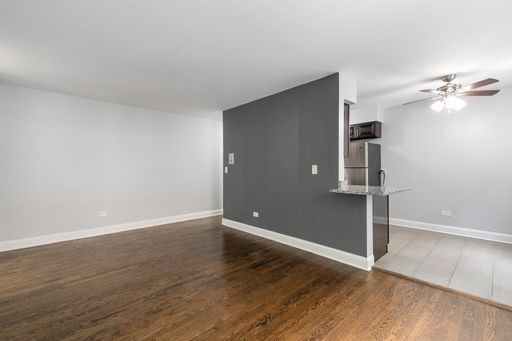 Building Photo - 6201 N Kenmore Ave