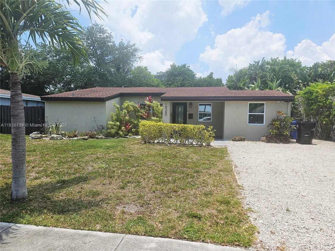 Primary Photo - 18380 NE 21st Pl