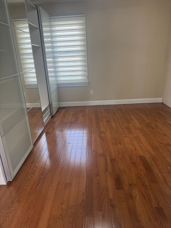 Master bedroom - 332 Midland Ave