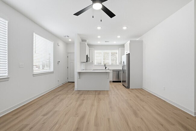 Foto del edificio - 3 Bed | 2 Bath Luxury Duplex