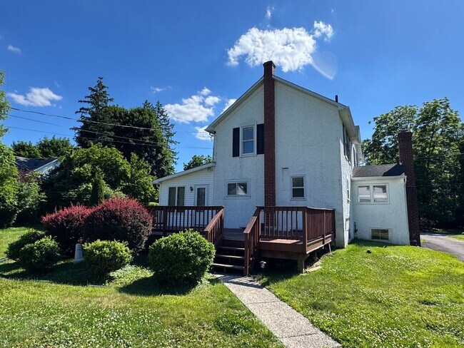 Foto del edificio - Lower Gywnedd 3 Bedroom 1.5 Bath Colonial in Penllyn Pa $2,750/month