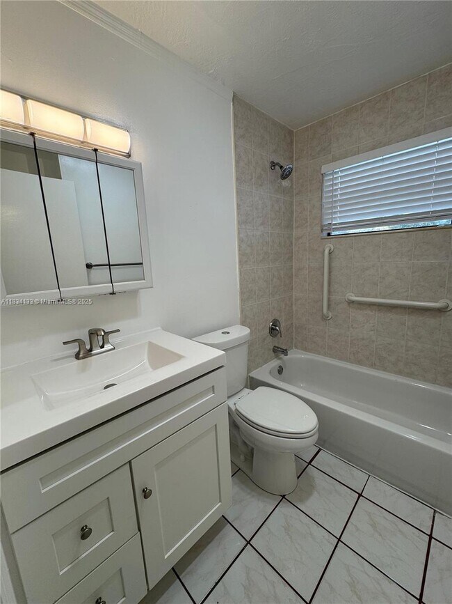 Foto del edificio - 325 NW 15th St