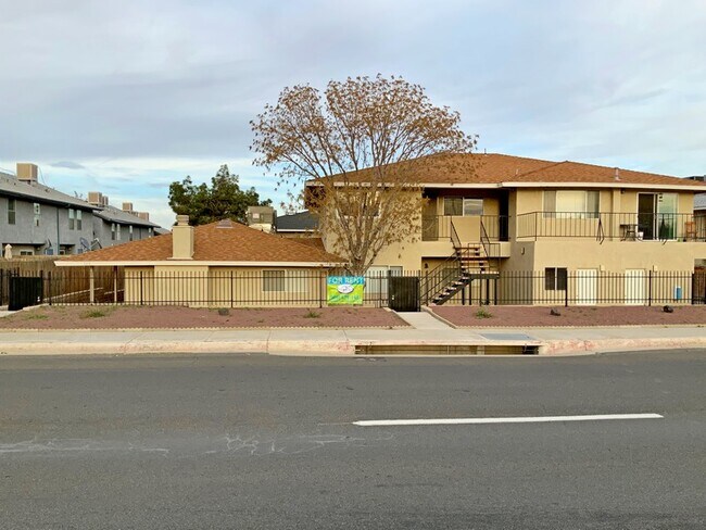 Building Photo - 1121 Barstow Rd