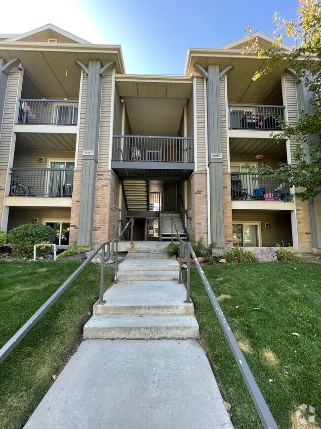 Building Photo - 8083 N Ridge Loop E