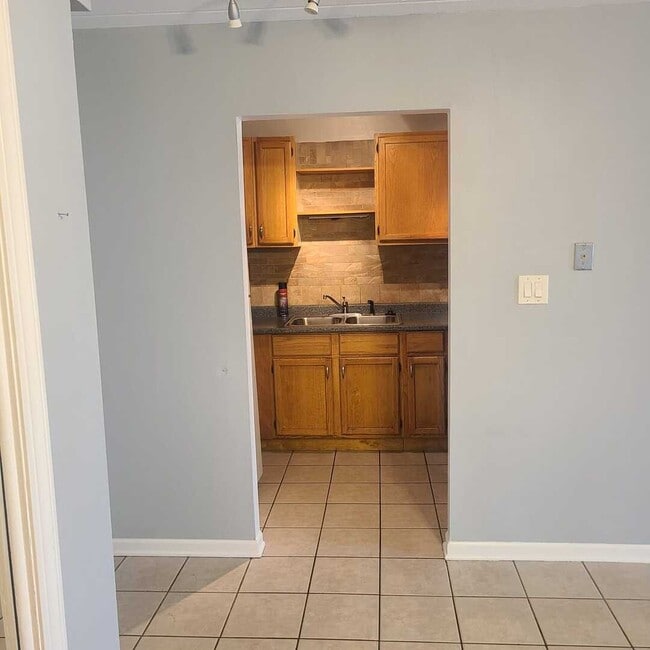 Foto del edificio - 1019 N Boxwood Dr