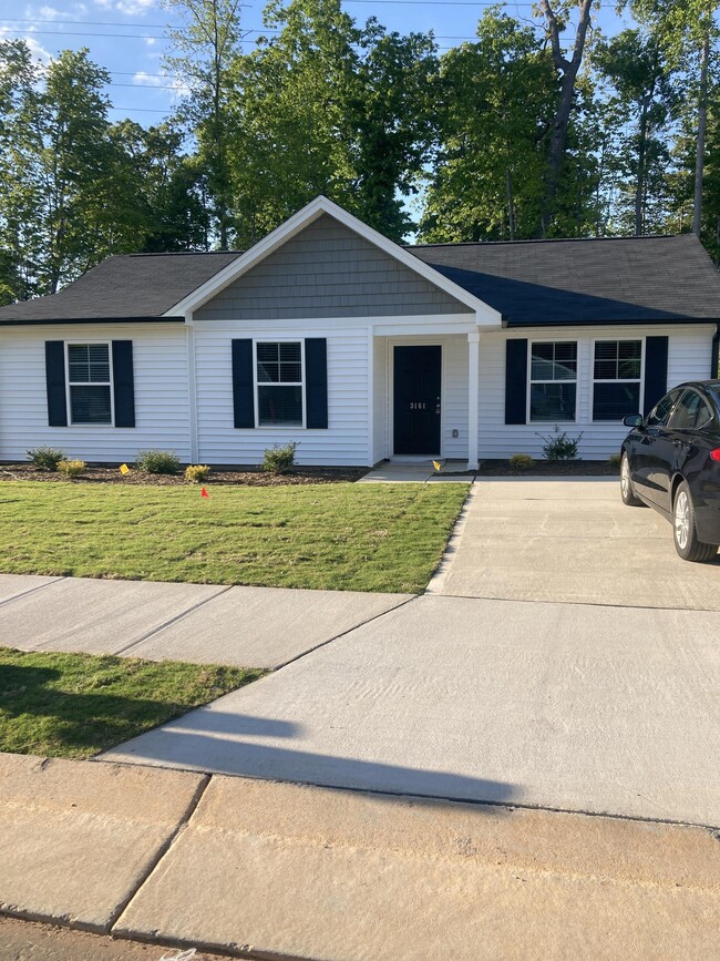 Building Photo - 3161 Misty Ridge Dr