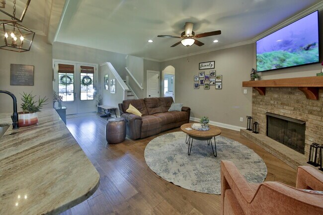 Building Photo - Luxurious 5 bedroom home in Atoka has it all!
